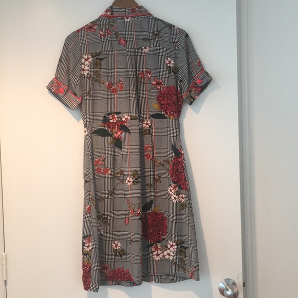 Axara Paris  dress. Cute print dress easy to wear. - Picture 4 of 4